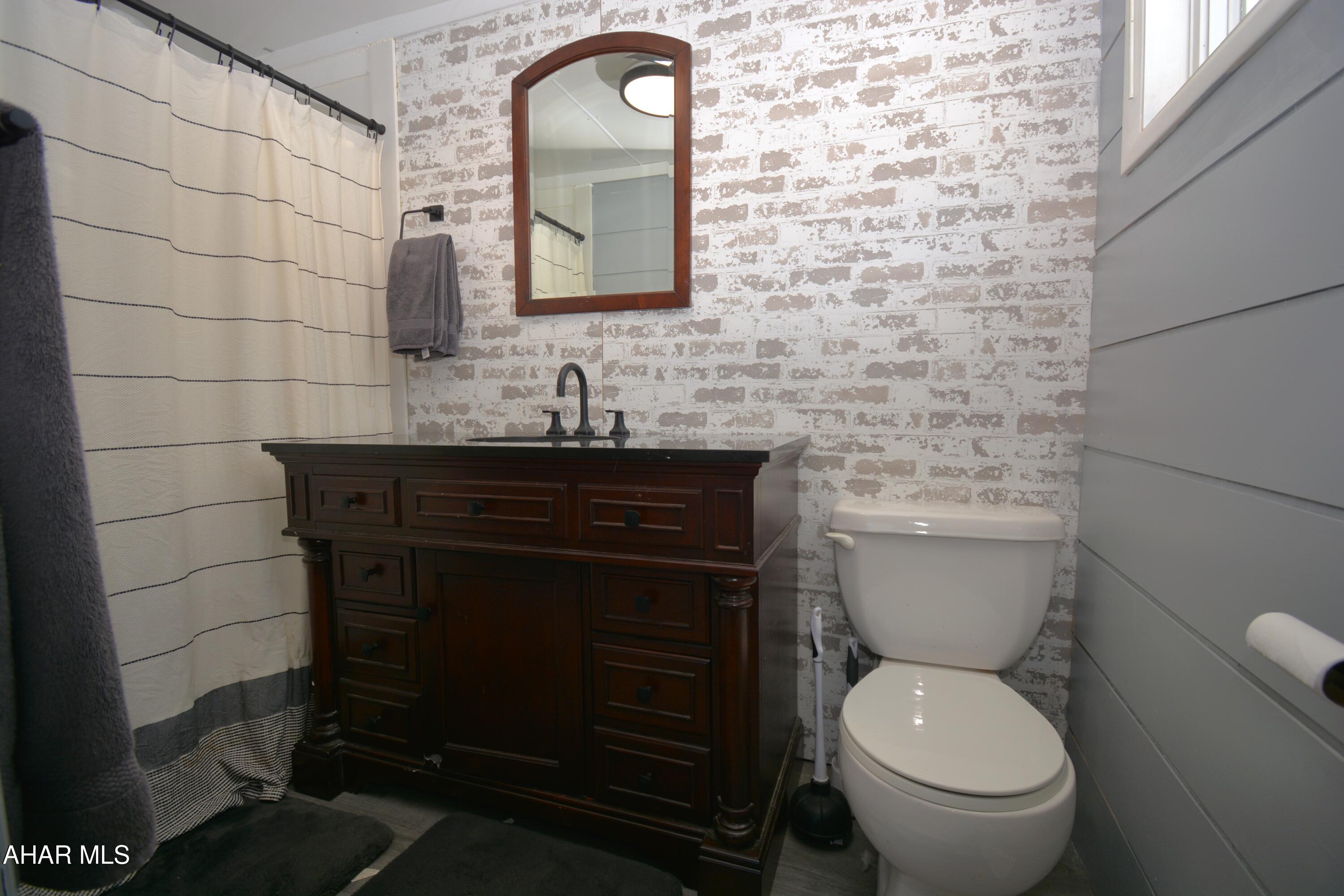 875 Davis Road Altoona, PA 16601 - Photo 16 of 33