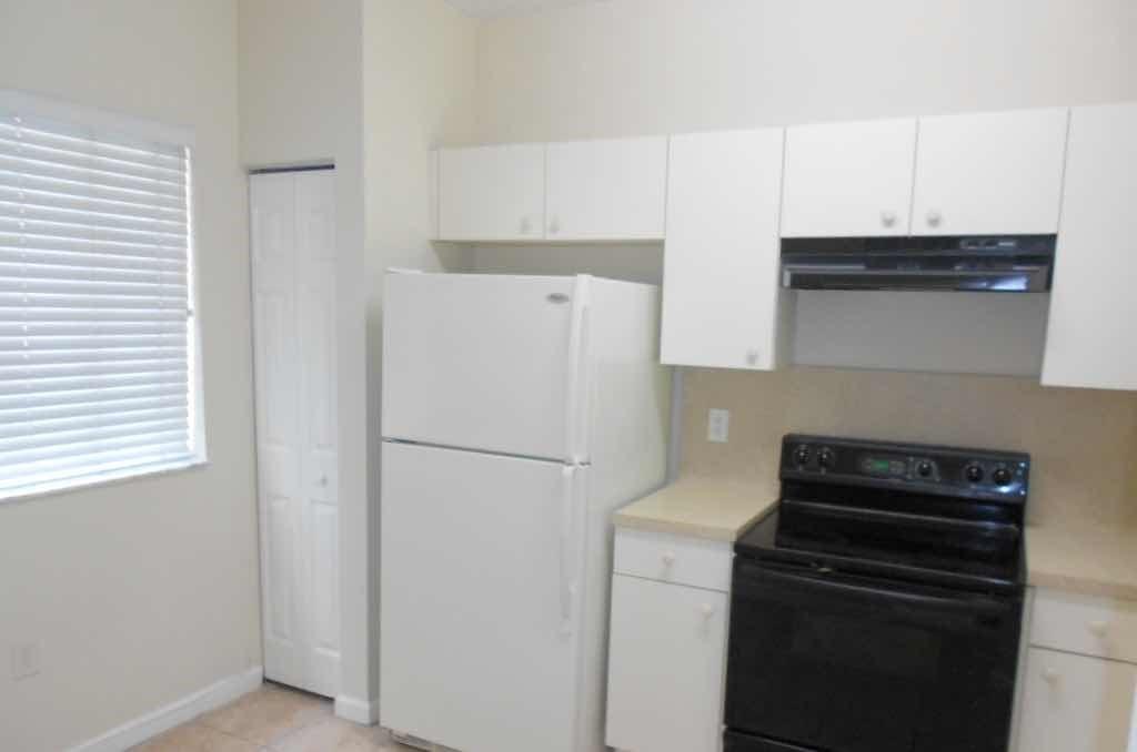 5914 Riverside Avenue Tamarac, FL 33321 - Photo 4 of 12 Kitchen