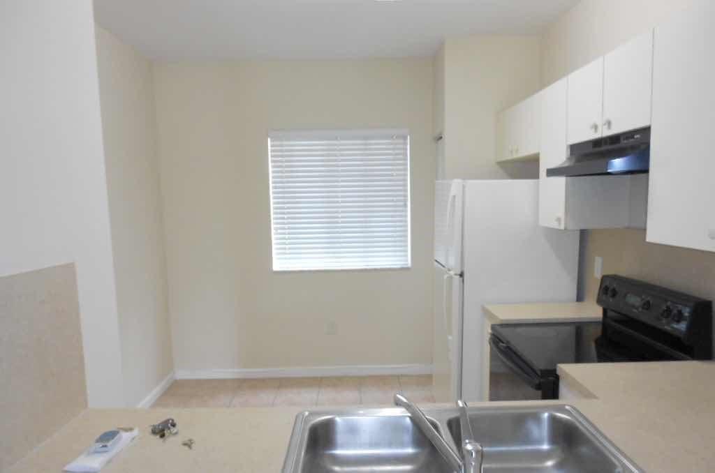 5914 Riverside Avenue Tamarac, FL 33321 - Photo 5 of 12 Kitchen