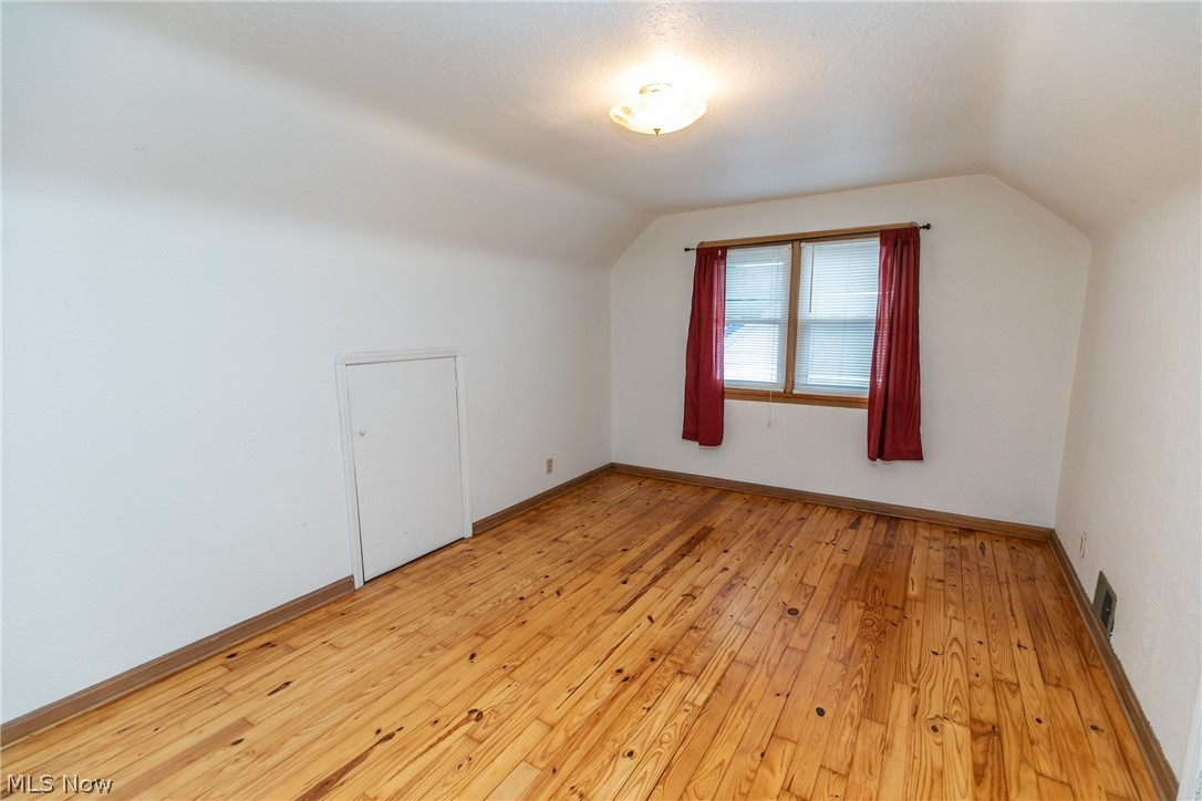 2405 Ralph Avenue Cleveland, OH 44109 - Photo 16 of 27 Bedroom upper level