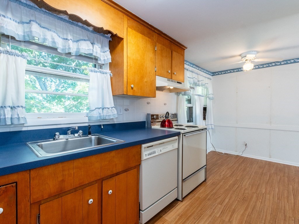 163 Ravenswood Road Waltham, MA 02453 - Photo 7 of 27 Gallery Image 7