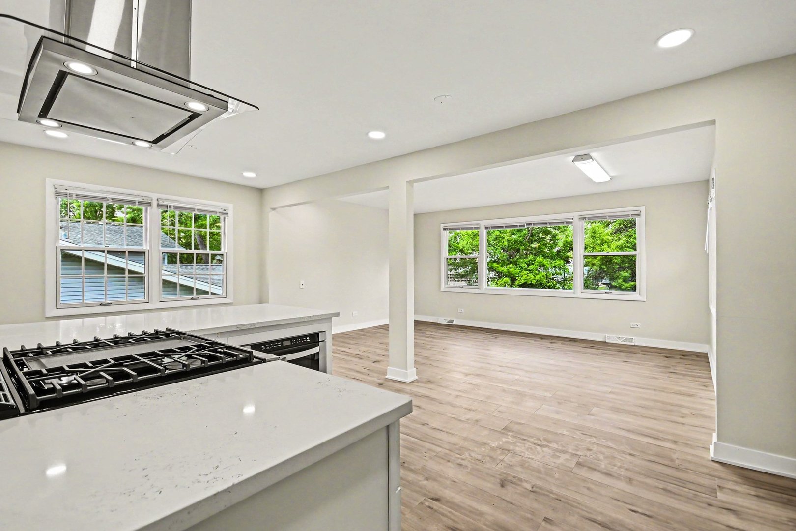 1312 West Oakmont Road Hoffman Estates, IL 60169 - Photo 10 of 29