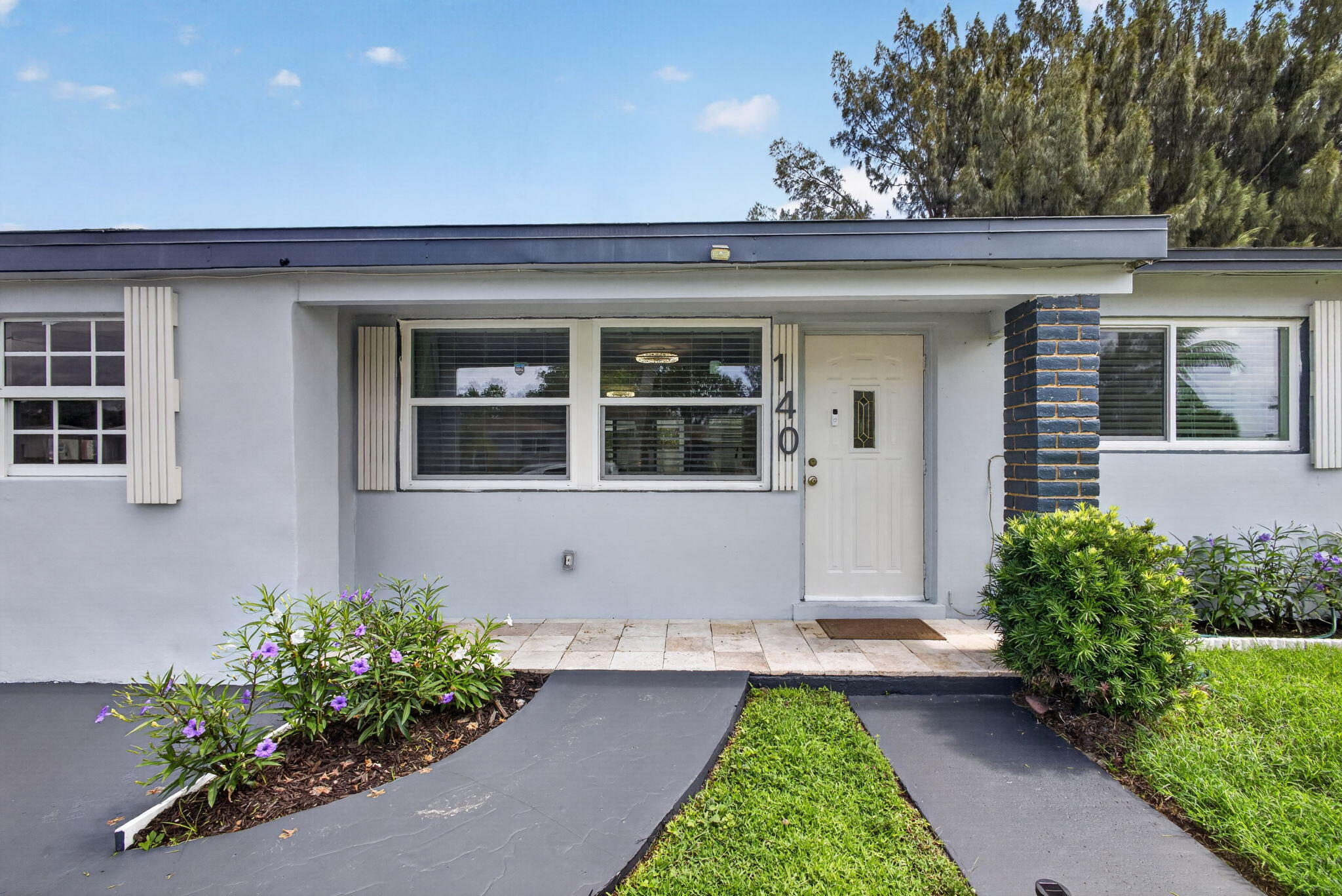 140 West 31st Court Riviera Beach, FL 33404 - Photo 3 of 59 6-web-or-mls-5D1A7370