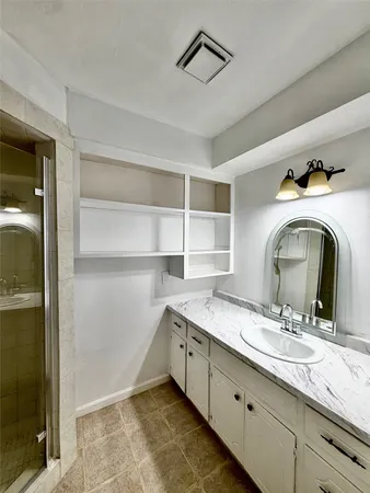 a view of backyard with tree