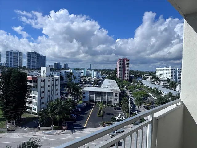 $2,600 | 3180 South Ocean Drive, Unit 722, Hallandale Beach, FL 33009