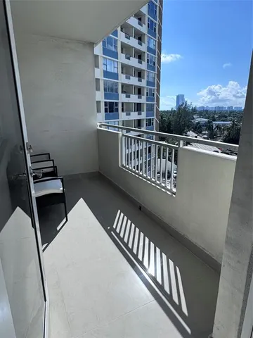 $2,600 | 3180 South Ocean Drive, Unit 722, Hallandale Beach, FL 33009