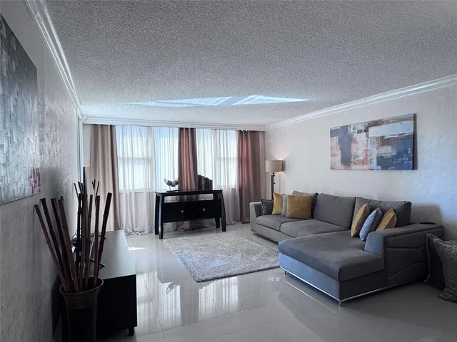 $2,600 | 3180 South Ocean Drive, Unit 722, Hallandale Beach, FL 33009