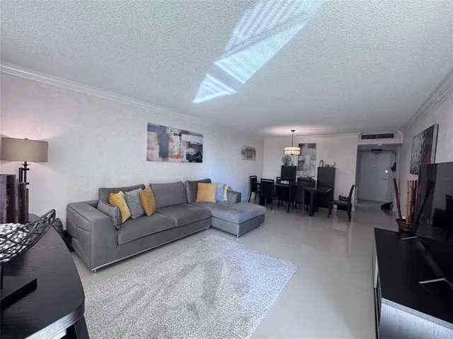 $2,600 | 3180 South Ocean Drive, Unit 722, Hallandale Beach, FL 33009