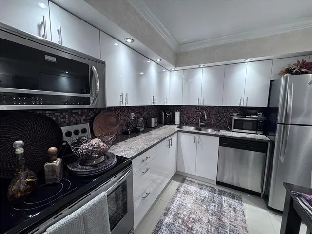 $2,600 | 3180 South Ocean Drive, Unit 722, Hallandale Beach, FL 33009