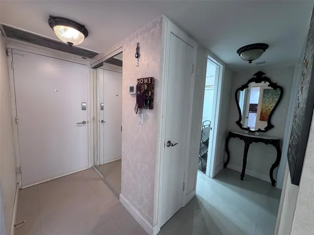 $2,600 | 3180 South Ocean Drive, Unit 722, Hallandale Beach, FL 33009