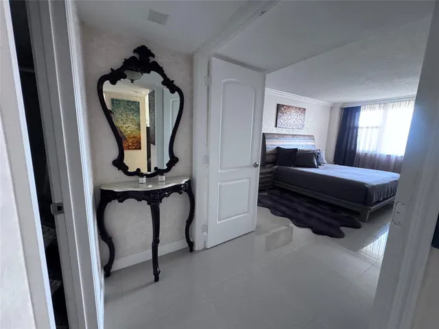 $2,600 | 3180 South Ocean Drive, Unit 722, Hallandale Beach, FL 33009