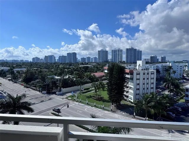 $2,600 | 3180 South Ocean Drive, Unit 722, Hallandale Beach, FL 33009