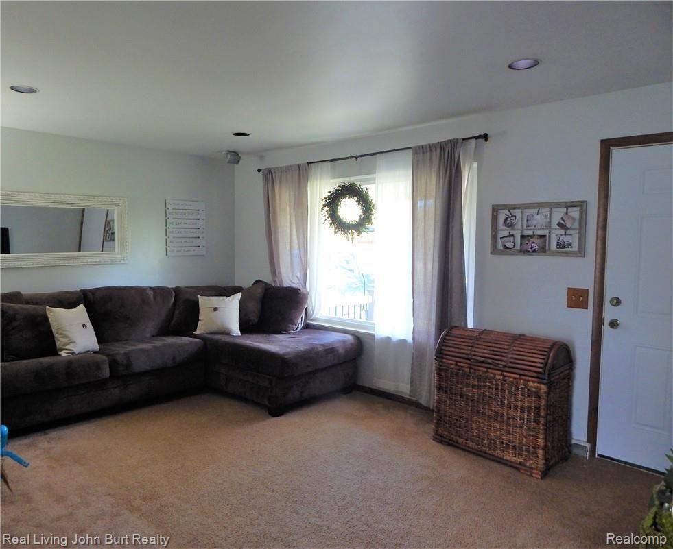 2363 Peppermill Road Lapeer, MI 48446 - Photo 2 of 12 DSCN1081 (2).JPG