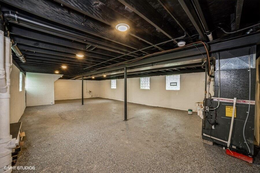 1132 Cleveland Street Hammond, IN 46320 - Photo 28 of 30 a view of a room with gym equipment