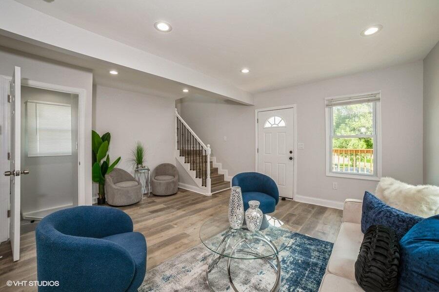1132 Cleveland Street Hammond, IN 46320 - Photo 7 of 30 a living room with furniture