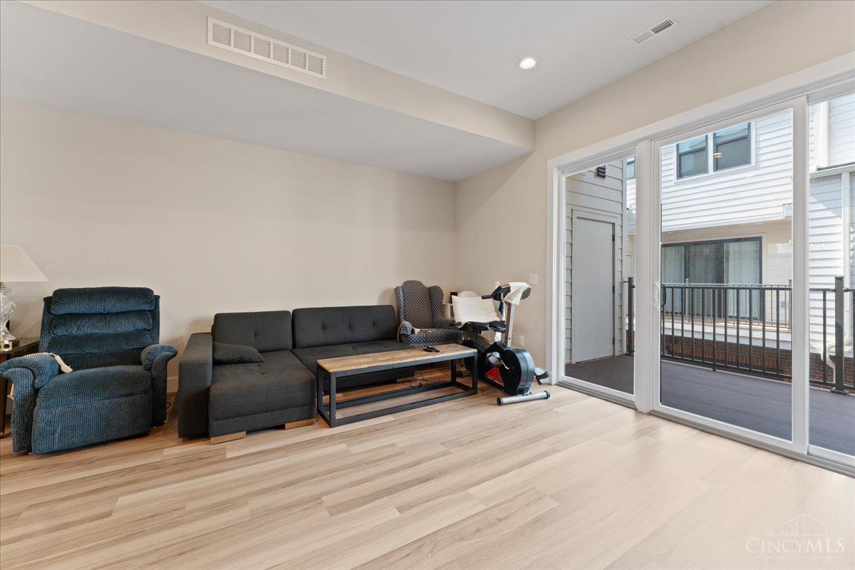 3906 Edwards Road, Unit B Cincinnati, OH 45209 - Photo 22 of 47