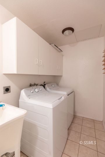 400 Tepatitlan Court Ridgecrest, CA 93555 - Photo 35 of 35 a utility room with dryer and washer
