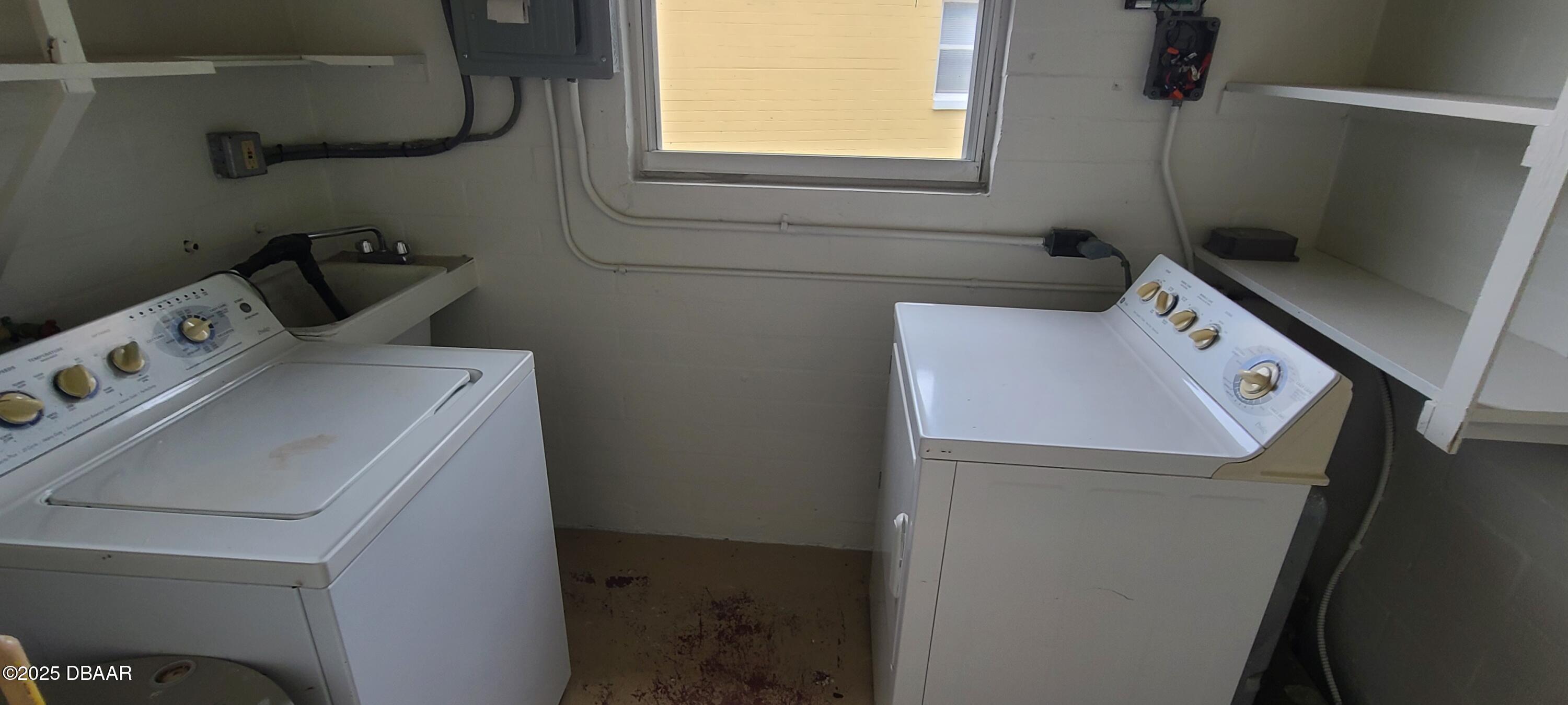 54 Seaside Drive Ormond Beach, FL 32176 - Photo 12 of 12 a utility room with dryer and washer