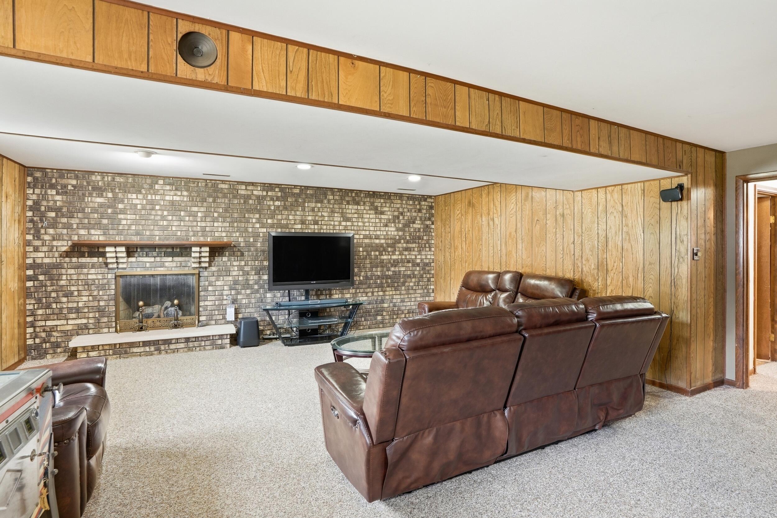 2232 Normandy Road Schererville, IN 46375 - Photo 19 of 37 2500x1667