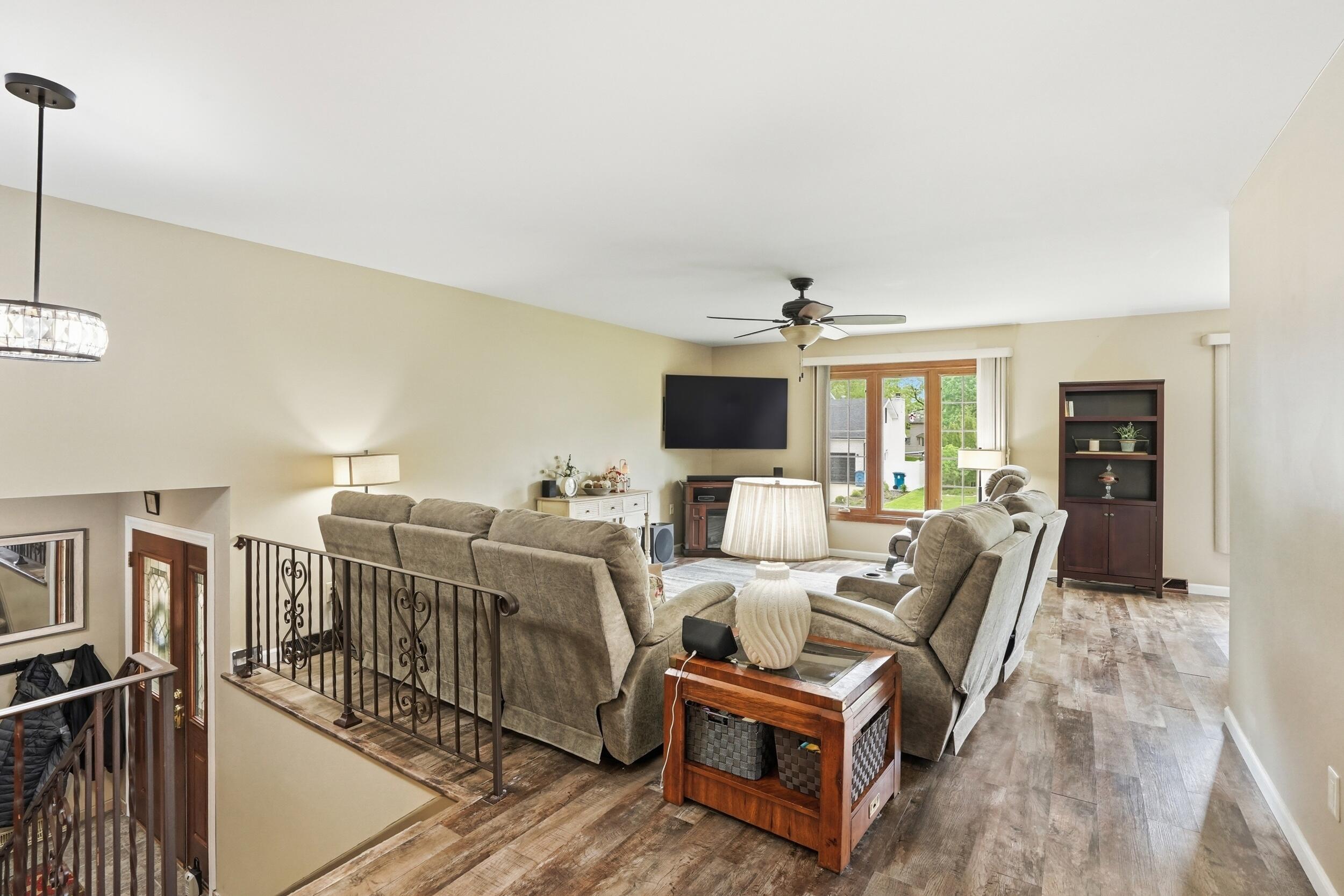 2232 Normandy Road Schererville, IN 46375 - Photo 4 of 37 2500x1667