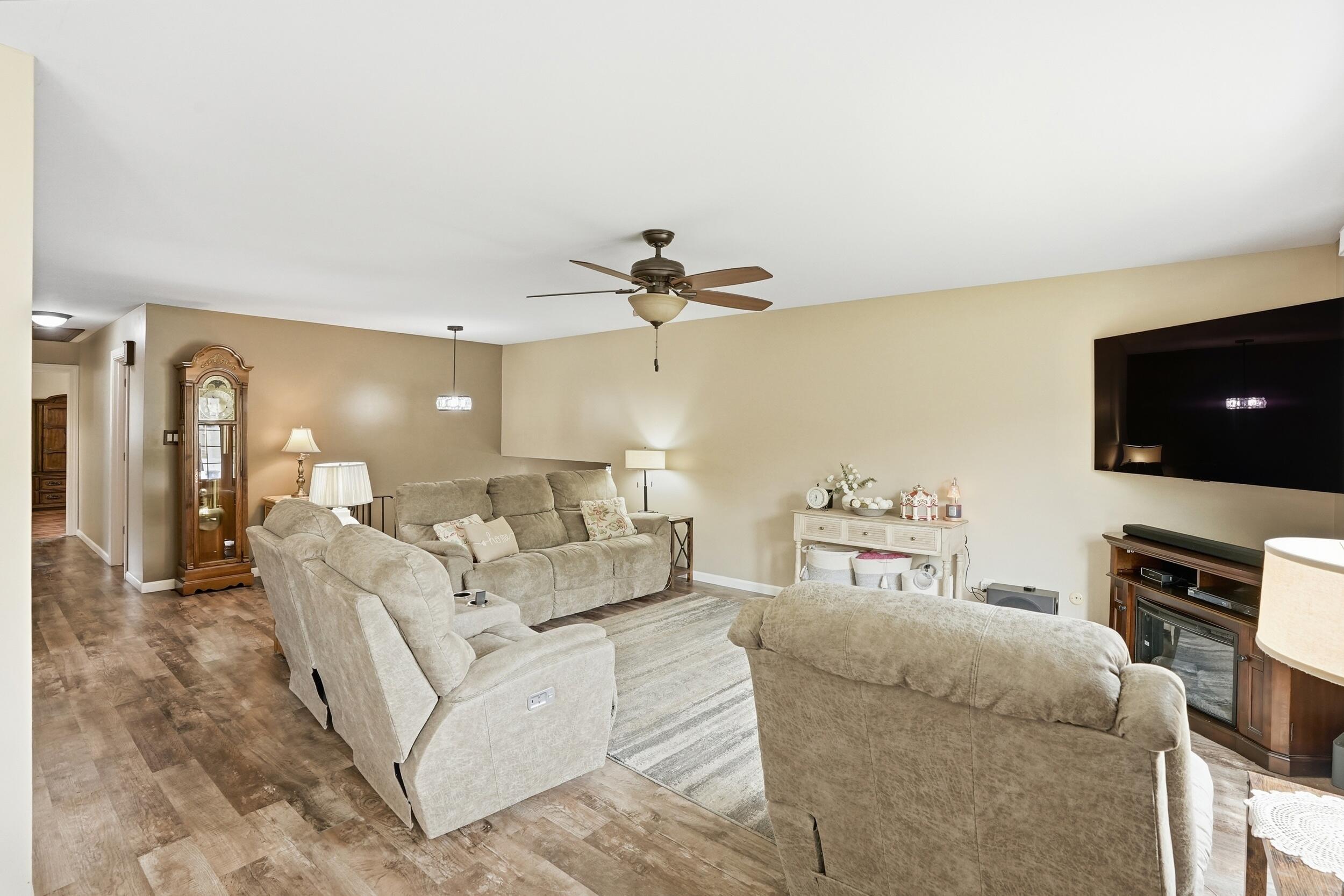 2232 Normandy Road Schererville, IN 46375 - Photo 5 of 37 2500x1667
