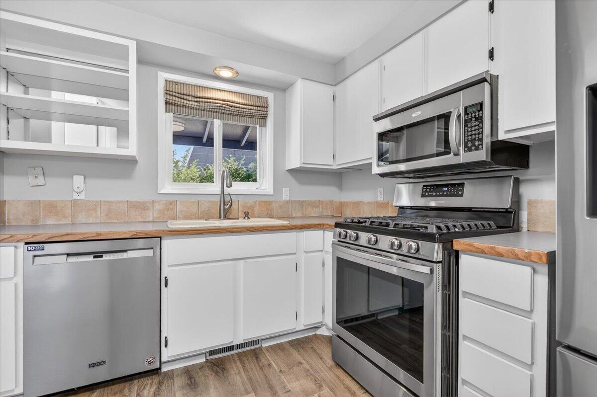 309 North Berkeley Way Medford, OR 97504 - Photo 11 of 32 10-9