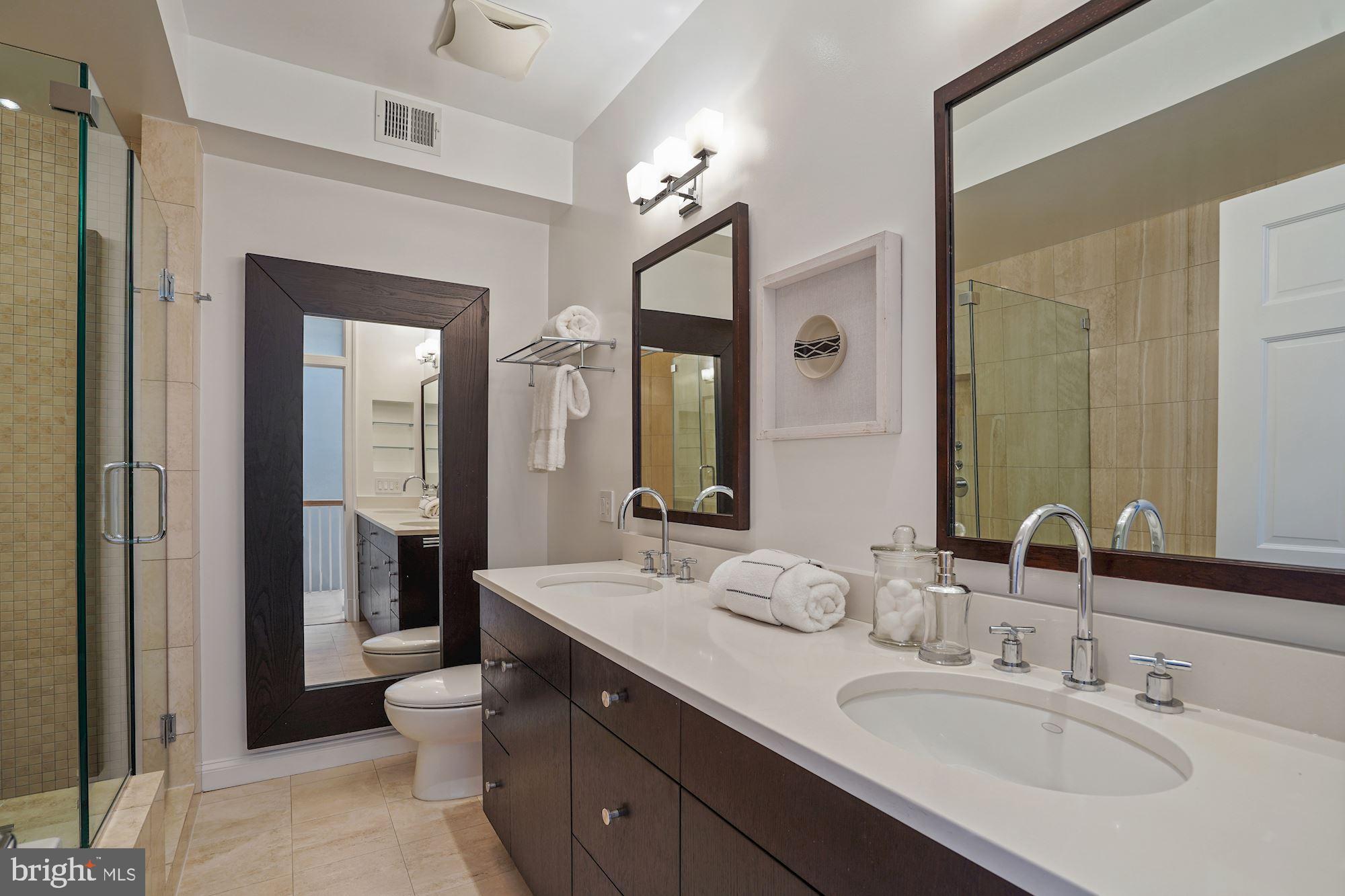 2003 Belmont Road Northwest Washington, DC 20009 - Photo 16 of 36 Upper Level - Main Bath