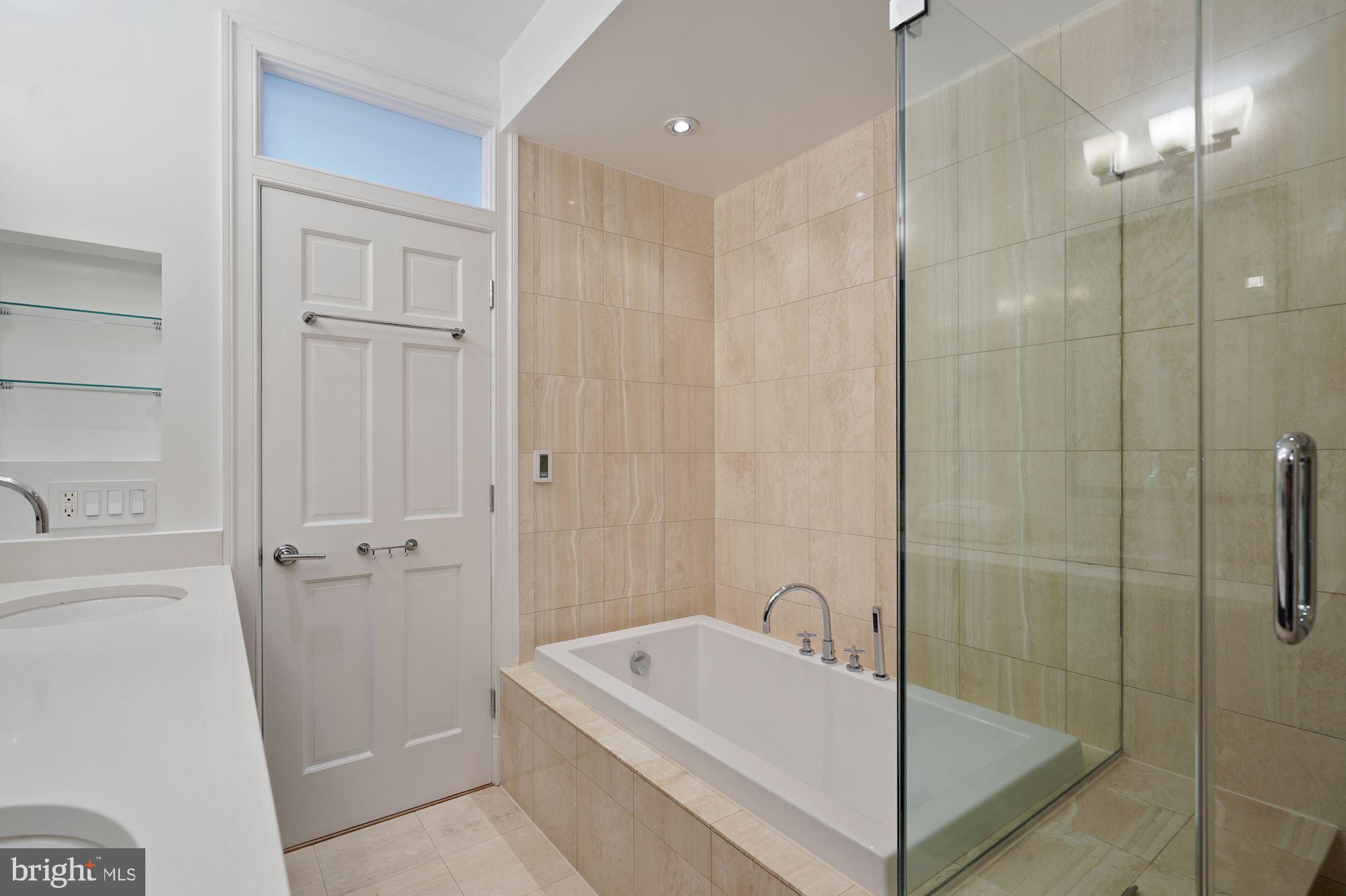 2003 Belmont Road Northwest Washington, DC 20009 - Photo 17 of 36 Upper Level - Main Bath