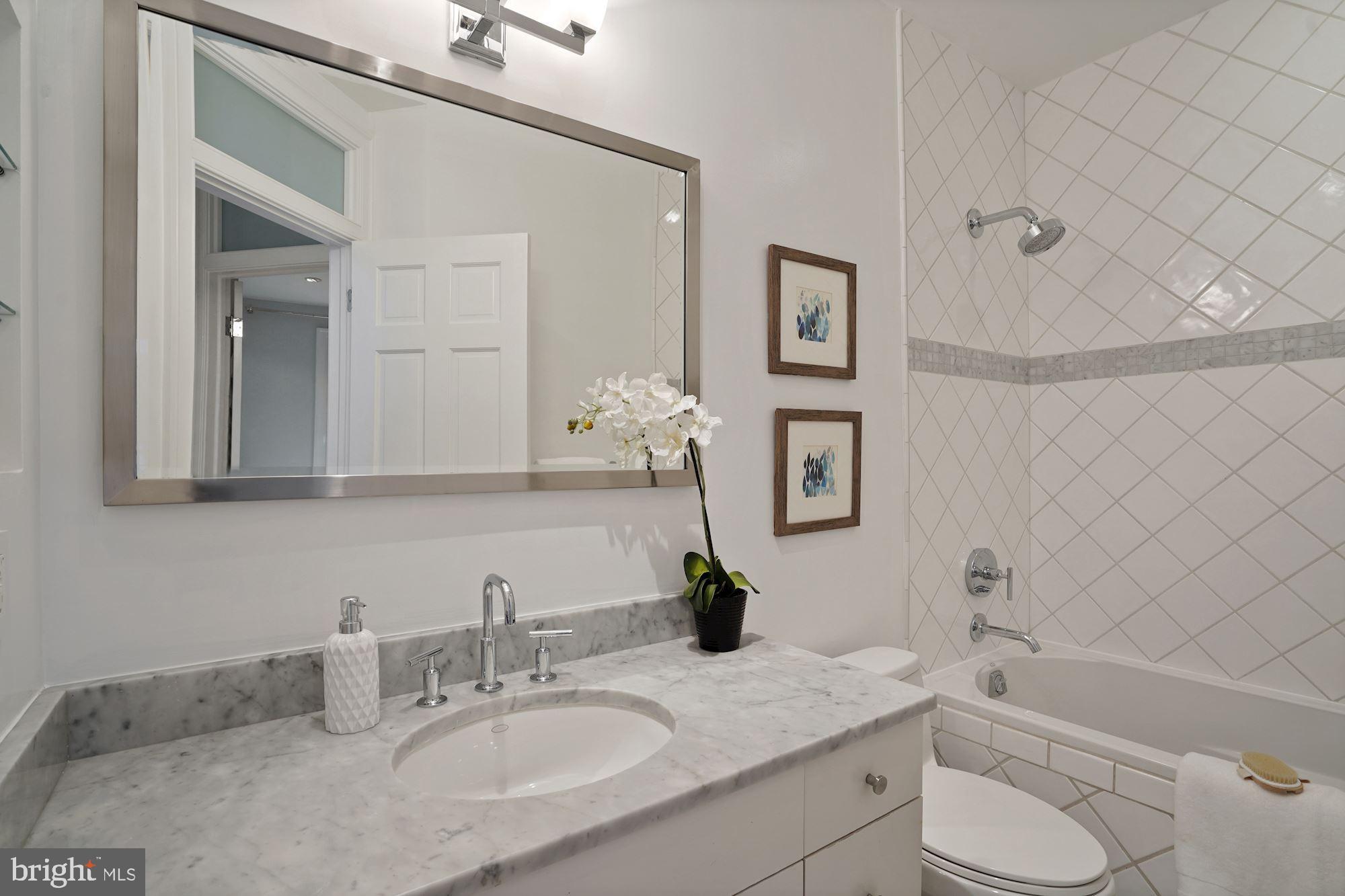 2003 Belmont Road Northwest Washington, DC 20009 - Photo 21 of 36 Upper Level - Full Bath