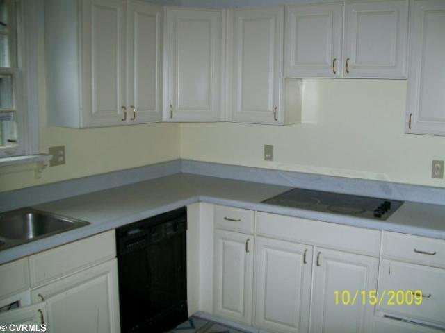 1605 Johnson Road Petersburg, VA 23805 - Photo 3 of 5 Exterior Back