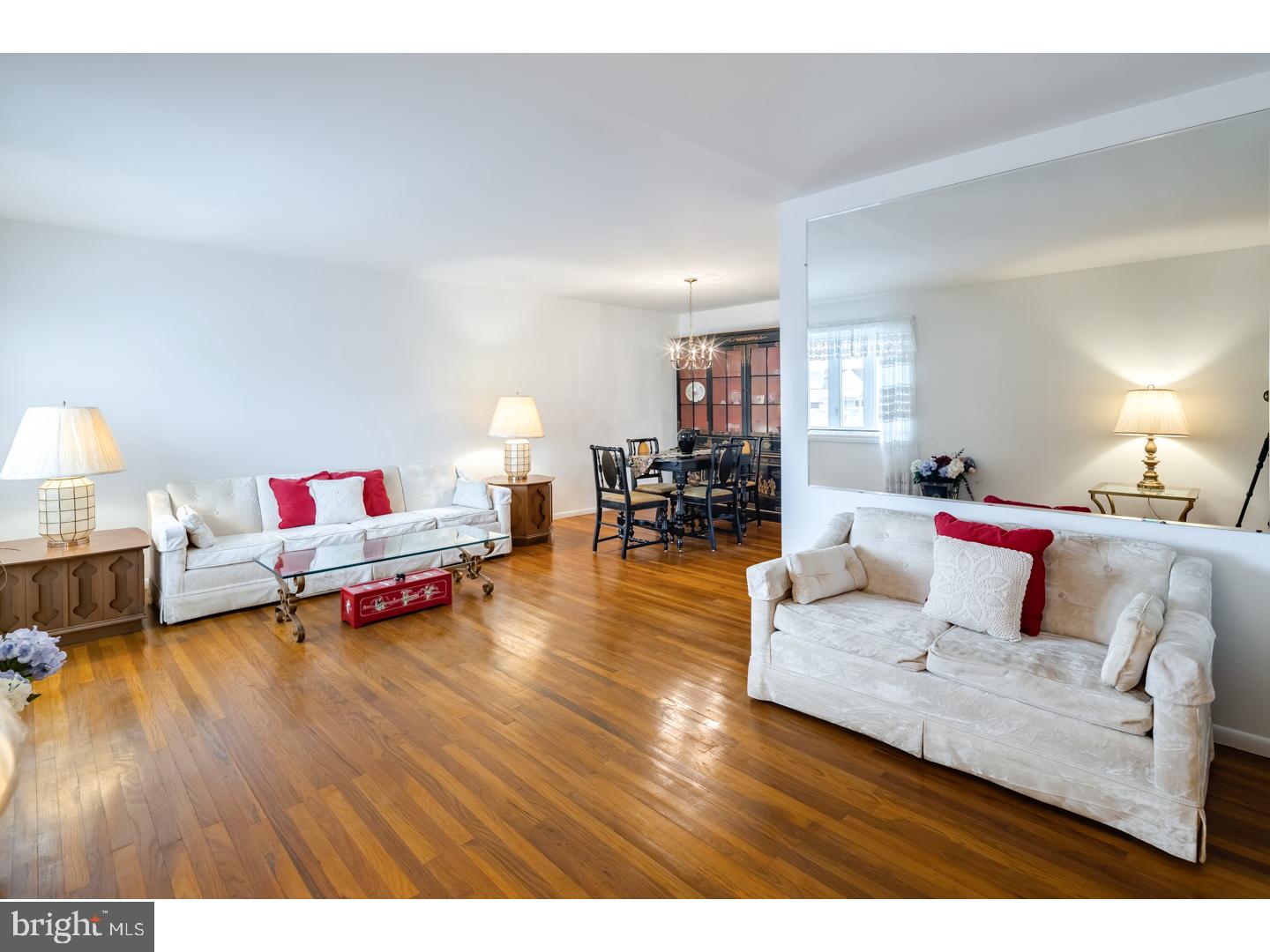 9814 Dungan Road Philadelphia, PA 19115 - Photo 4 of 24 Gallery Image 4