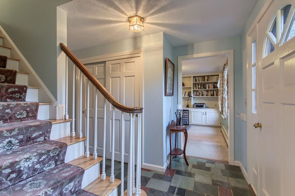 10 Roxanne Road Groton, MA 01450 - Photo 3 of 30 Gallery Image 3