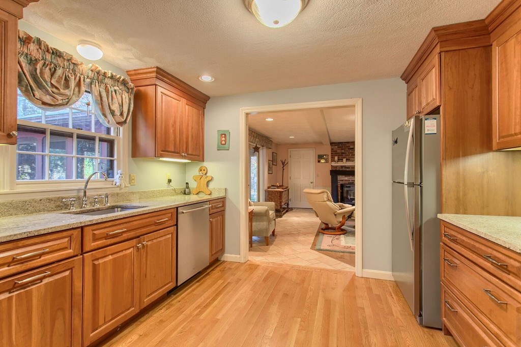 10 Roxanne Road Groton, MA 01450 - Photo 5 of 30 Gallery Image 5