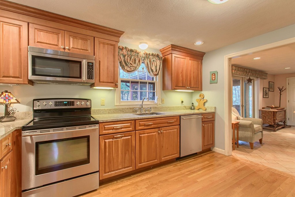 10 Roxanne Road Groton, MA 01450 - Photo 6 of 30 Gallery Image 6