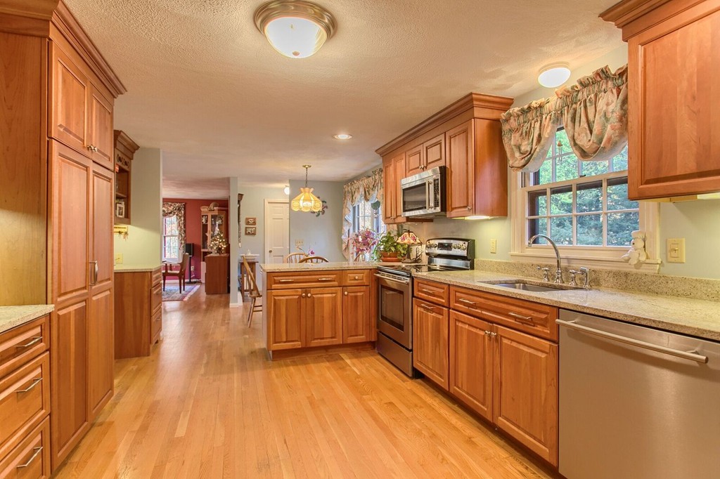 10 Roxanne Road Groton, MA 01450 - Photo 7 of 30 Gallery Image 7