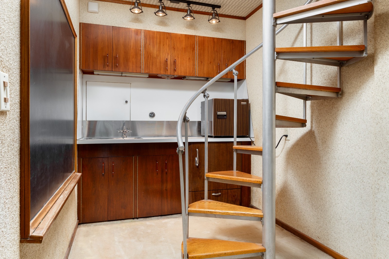 300 Elton Darby Road Florence, AL 35630 - Photo 23 of 66 a view of walk in closet