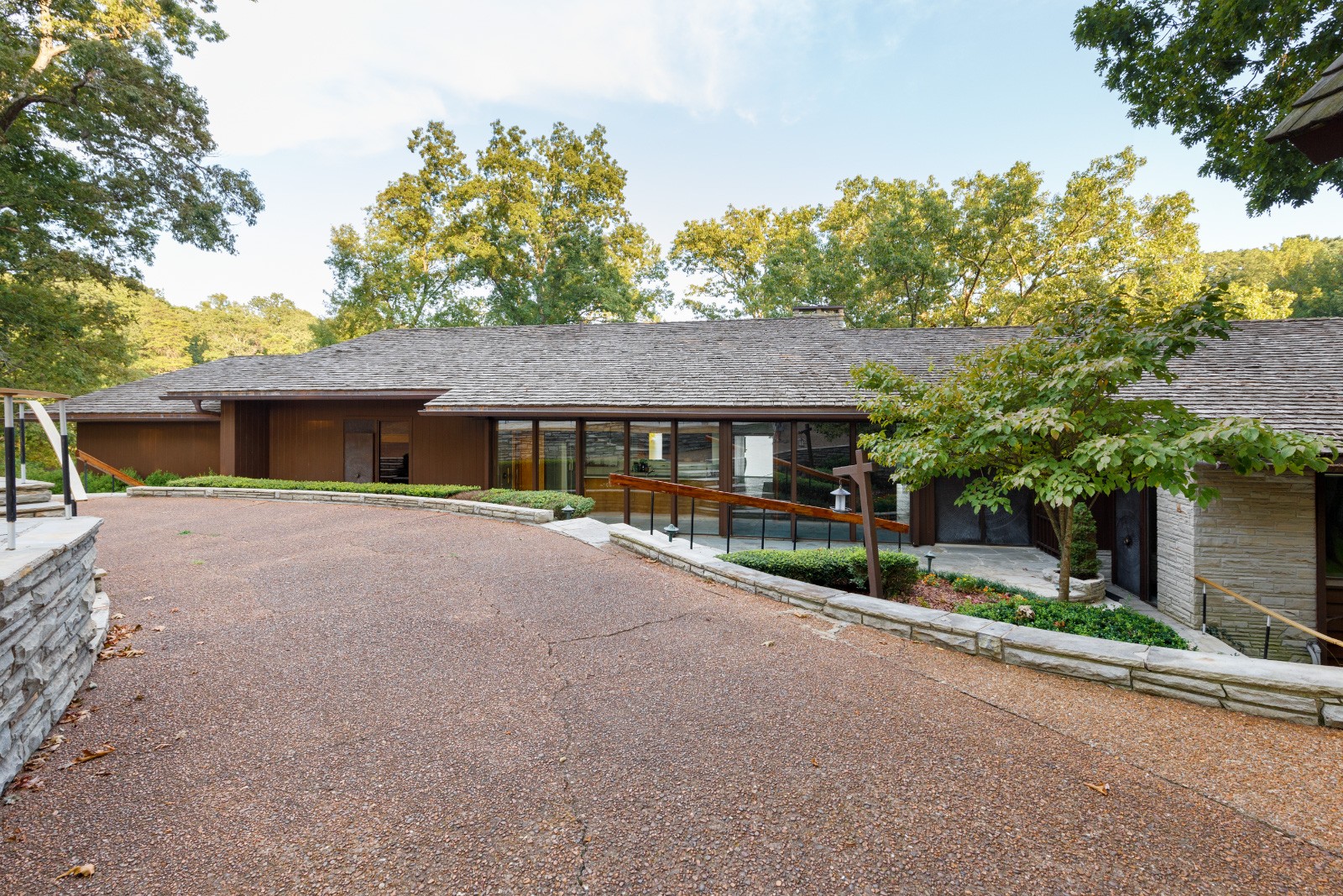 300 Elton Darby Road Florence, AL 35630 - Photo 3 of 66 front view of a house with a street