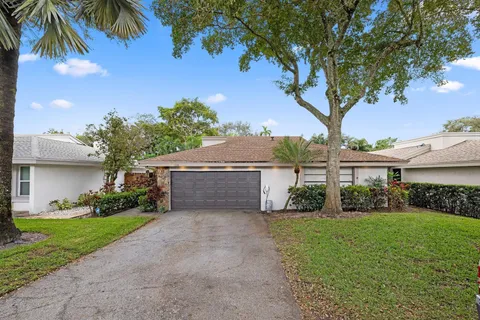 $850,000 | 136 Greens Road, Hollywood, FL 33021