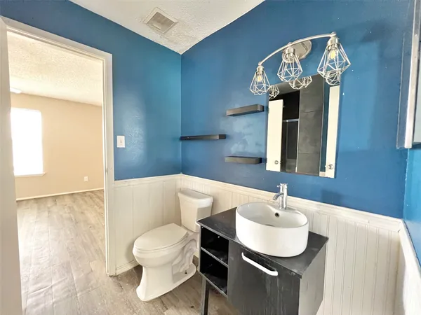 $75,000 | 418 Garland Drive, Unit 201, Lake Jackson, TX 77566