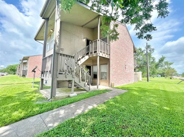 $75,000 | 418 Garland Drive, Unit 201, Lake Jackson, TX 77566