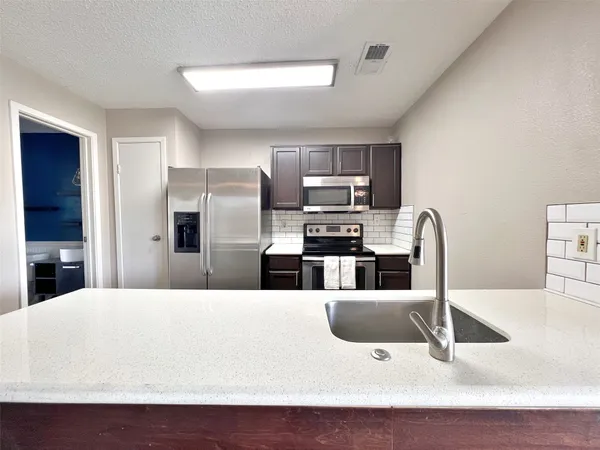 $75,000 | 418 Garland Drive, Unit 201, Lake Jackson, TX 77566