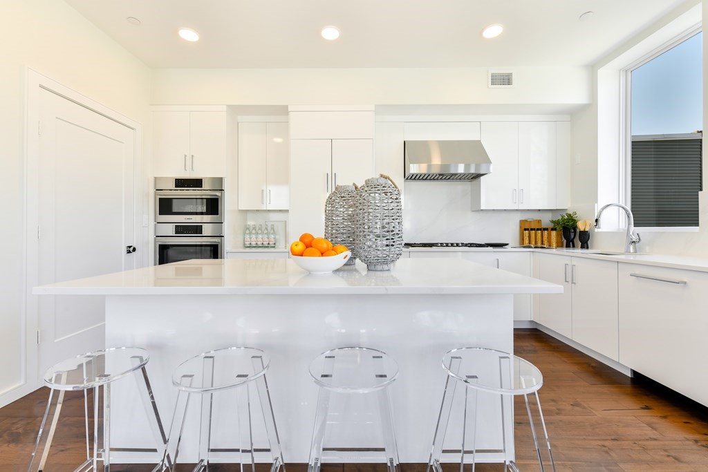 815 East 5th Street, Unit 3 Boston, MA 02127 - Photo 3 of 5
