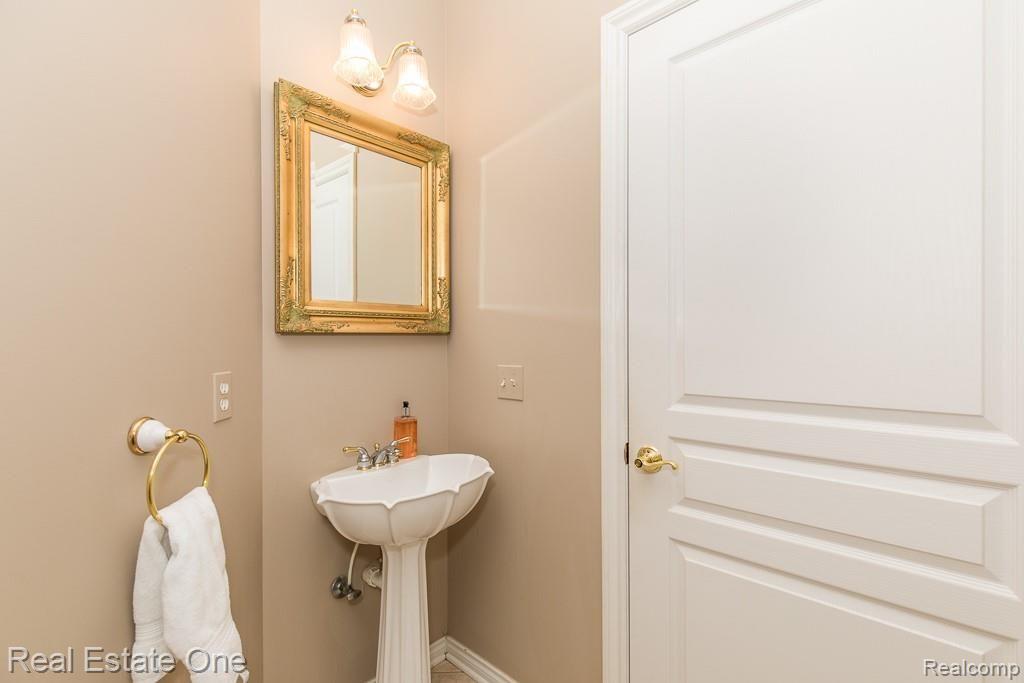 1146 Autumnview Drive Rochester, MI 48307 - Photo 14 of 50 Autumnview MLS-W028.jpg