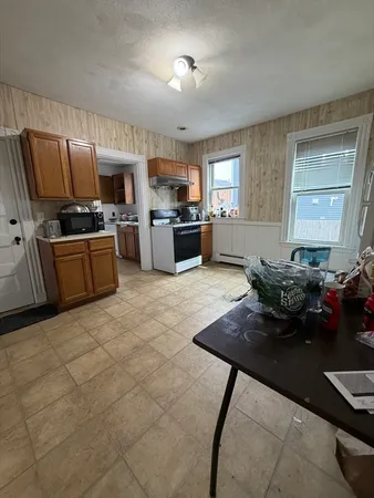 $3,000 | 35 Fiske Street, Unit 1, Waltham, MA 02451