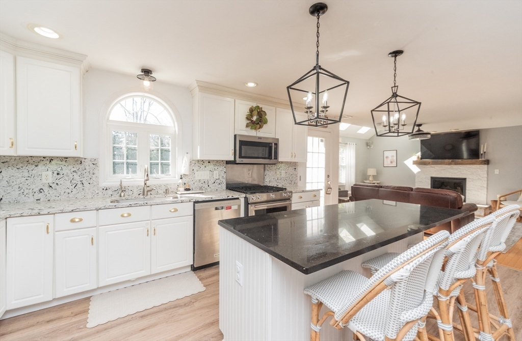 2 Winter Hill Road Mattapoisett, MA 02739 - Photo 8 of 40