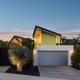 a view of houses with sky view