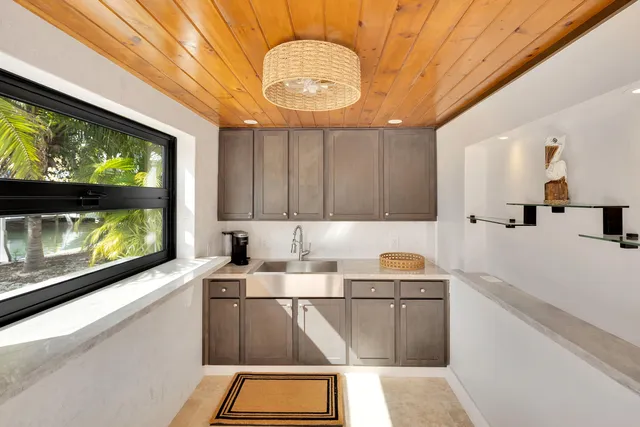 $1,999,000 | 270 Airport Drive South, Summerland Key, FL 33042