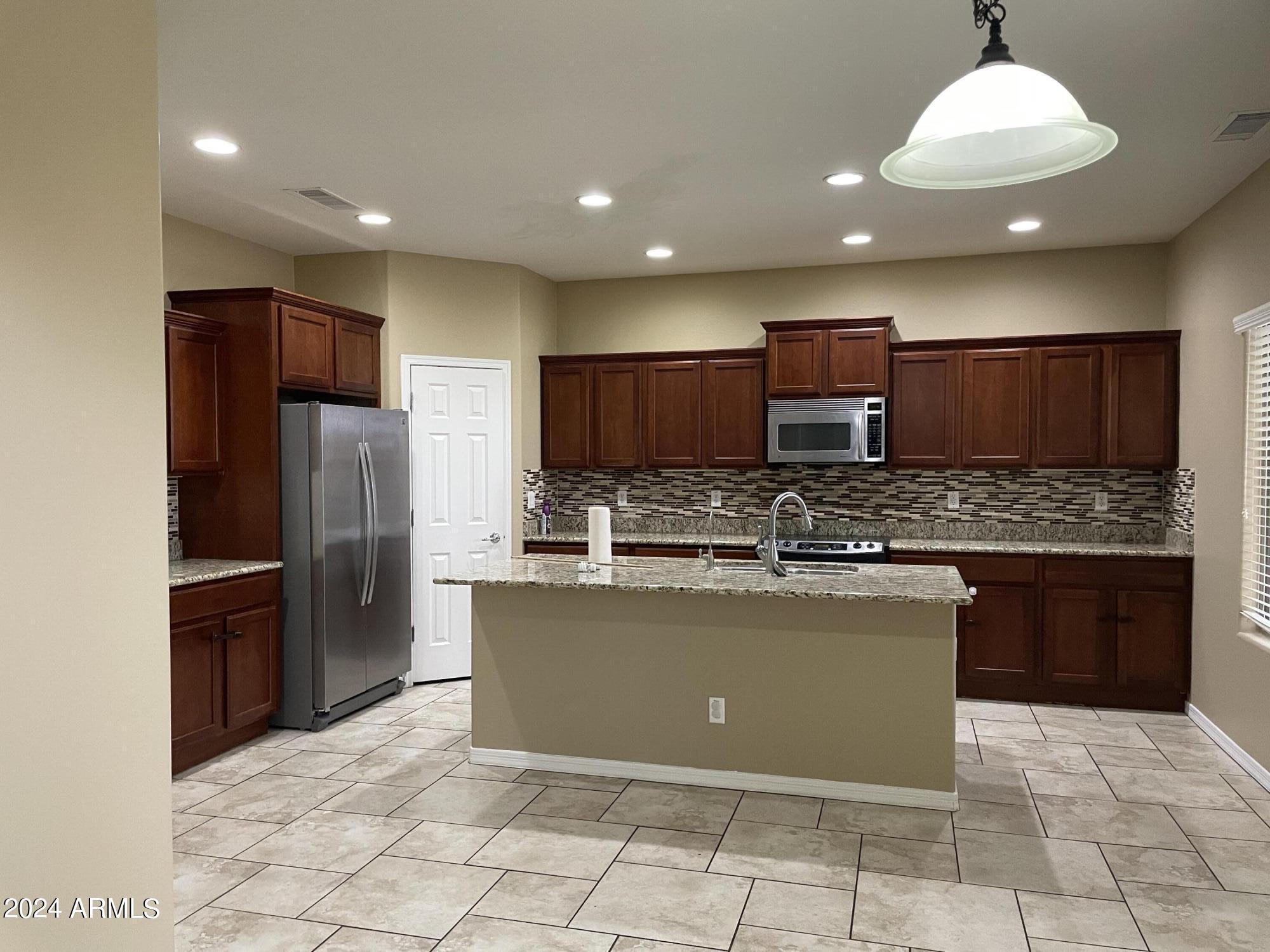 2018 West Davis Road Phoenix, AZ 85023 - Photo 8 of 34