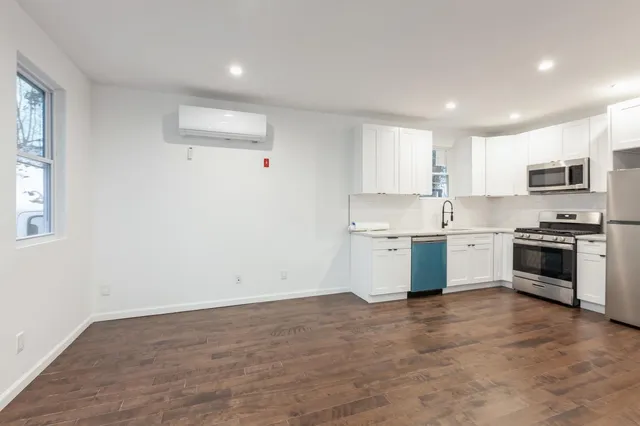 $1,500,000 | 100-03 90th Avenue | Richmond Hill