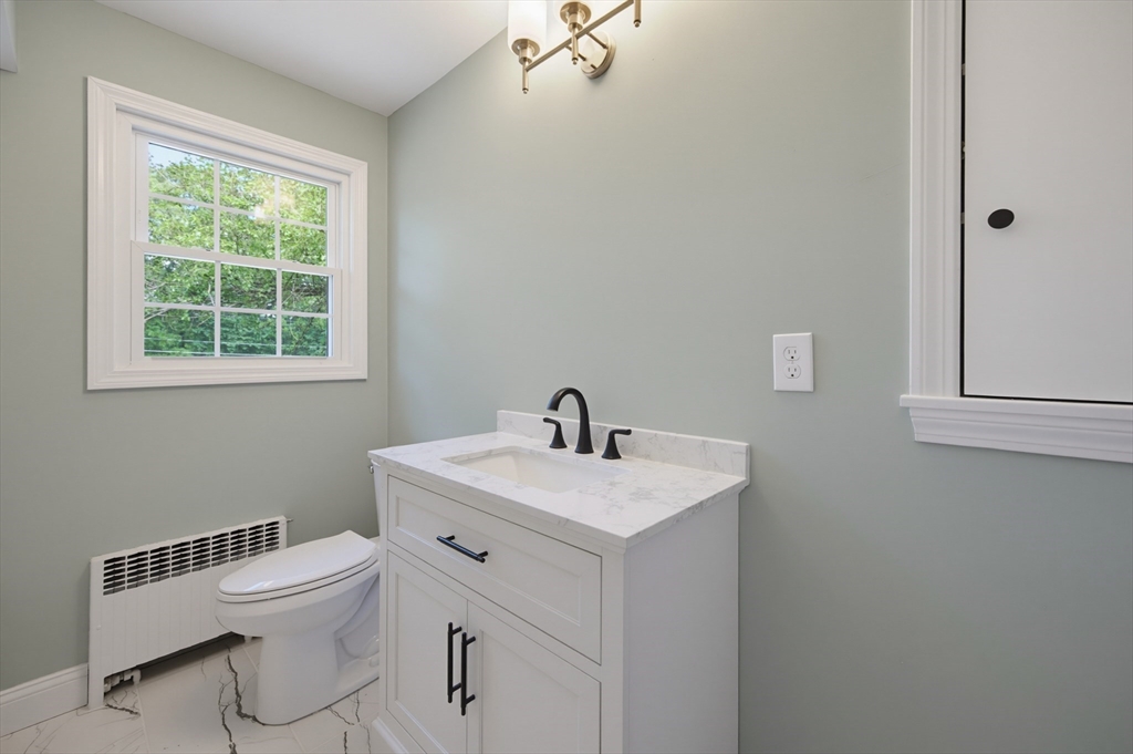 385 River Road Uxbridge, MA 01569 - Photo 22 of 34
